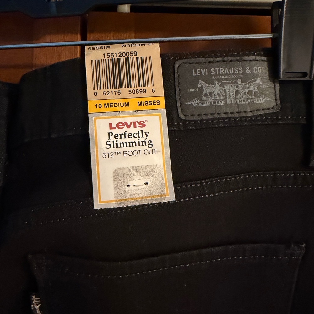 Levi's Straight Women’s Jeans in Black - Picture 5 of 7